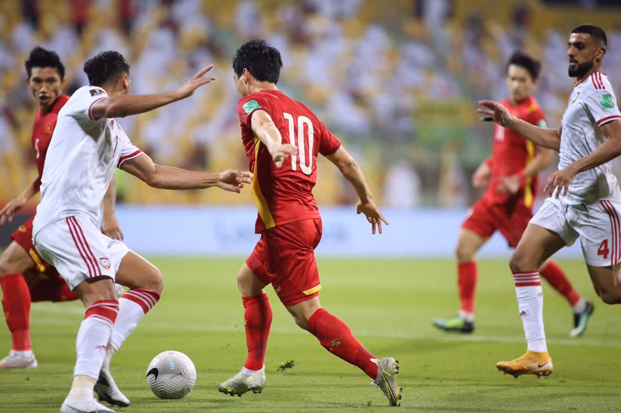 Trực tiếp Việt Nam - UAE: 2-3: Đội tuyển Việt Nam chính thức giành vé vào vòng 3 ảnh 28 Trực tiếp Việt Nam - UAE: 2-3: Đội tuyển Việt Nam chính thức giành vé vào vòng 3 ảnh 28