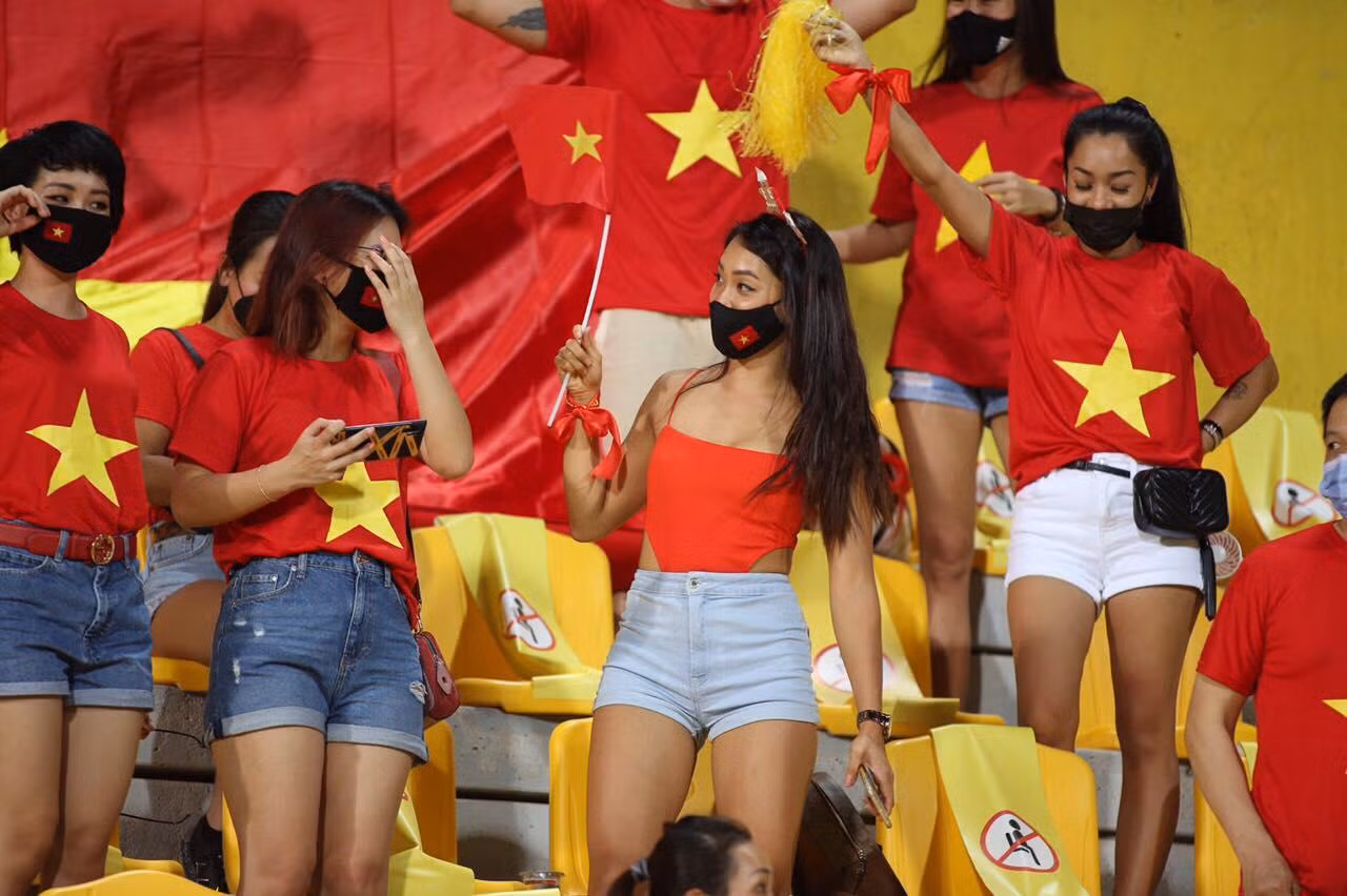 Trực tiếp Việt Nam - UAE: 2-3: Đội tuyển Việt Nam chính thức giành vé vào vòng 3 ảnh 11 Trực tiếp Việt Nam - UAE: 2-3: Đội tuyển Việt Nam chính thức giành vé vào vòng 3 ảnh 11