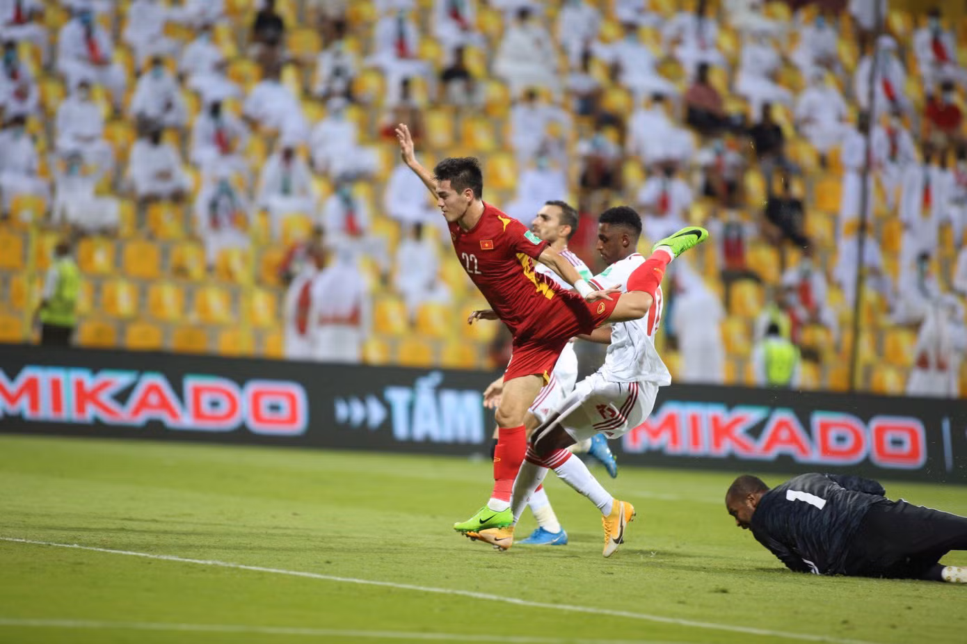 Trực tiếp Việt Nam - UAE: 2-3: Đội tuyển Việt Nam chính thức giành vé vào vòng 3 ảnh 34 Trực tiếp Việt Nam - UAE: 2-3: Đội tuyển Việt Nam chính thức giành vé vào vòng 3 ảnh 34