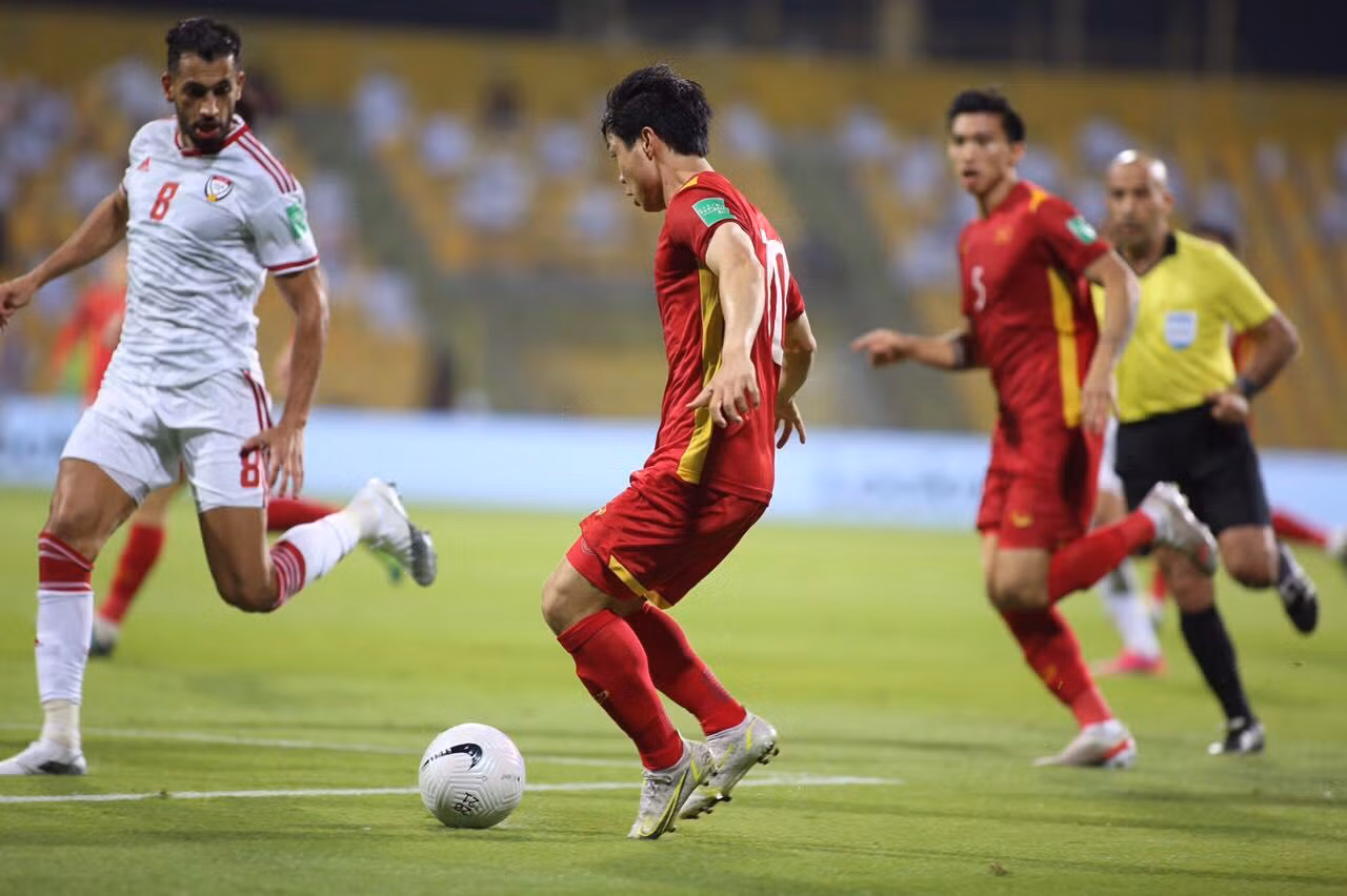 Trực tiếp Việt Nam - UAE: 2-3: Đội tuyển Việt Nam chính thức giành vé vào vòng 3 ảnh 27 Trực tiếp Việt Nam - UAE: 2-3: Đội tuyển Việt Nam chính thức giành vé vào vòng 3 ảnh 27