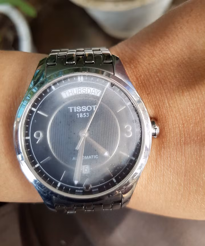 ‘Vỡ mộng’ khi mua đồng hồ chính hãng ảnh 1