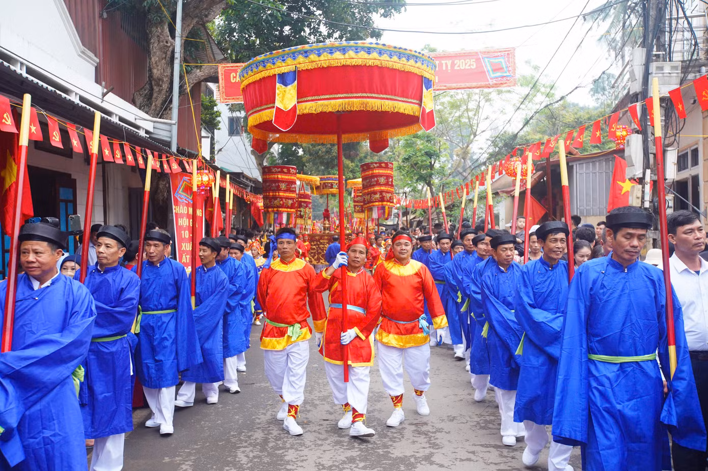 Lễ hội gắn với di tích Quán Giá, quần thể kiến trúc nghệ thuật độc đáo, thờ anh hùng dân tộc Lý Phục Man - người có công giúp vua Lý Nam Đế lập nên nhà nước Vạn Xuân độc lập.