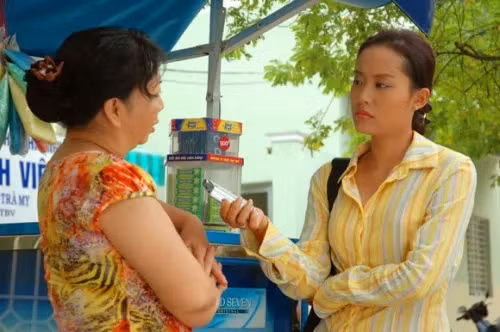 Nghề báo (2006) là một trong những phim truyền hình đầu tiên của Việt Nam khai thác tuyến nhân vật trung tâm là những người làm nhà báo. Nghề báo (2006) là một trong những phim truyền hình đầu tiên của Việt Nam khai thác tuyến nhân vật trung tâm là những người làm nhà báo.