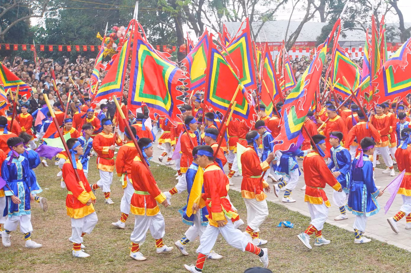 Nghiềm quân kết thúc khi người tướng cầm lá cờ đại phá vòng vây...