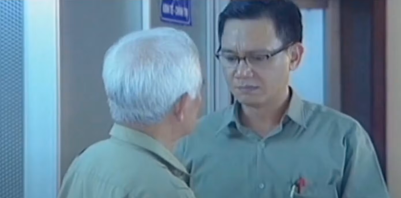Đèn vàng của đạo diễn Mai Hồng Phong xoay quanh những vấn đề bức thiết của đời sống nhìn từ góc độ của những người làm báo. Đèn vàng của đạo diễn Mai Hồng Phong xoay quanh những vấn đề bức thiết của đời sống nhìn từ góc độ của những người làm báo.