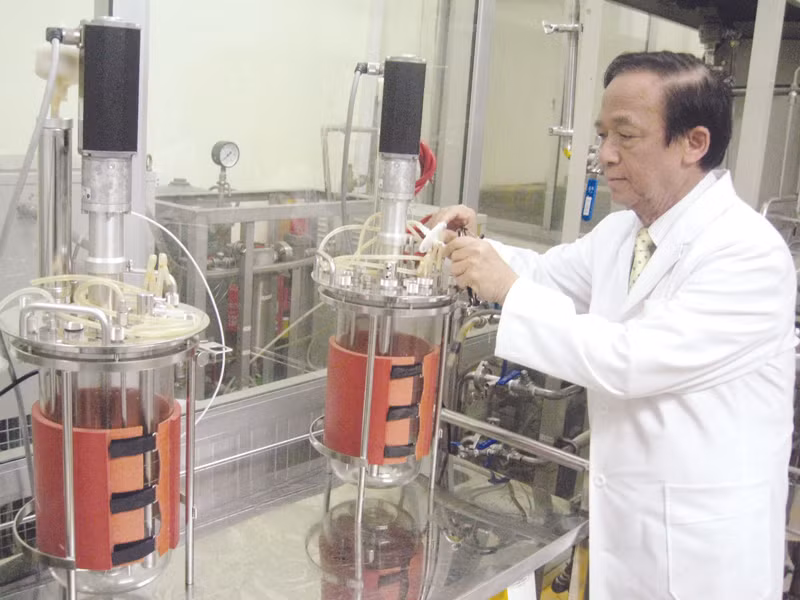 Giáo sư N. L. Dũng tại Viện Vi sinh vật và Công nghệ sinh học