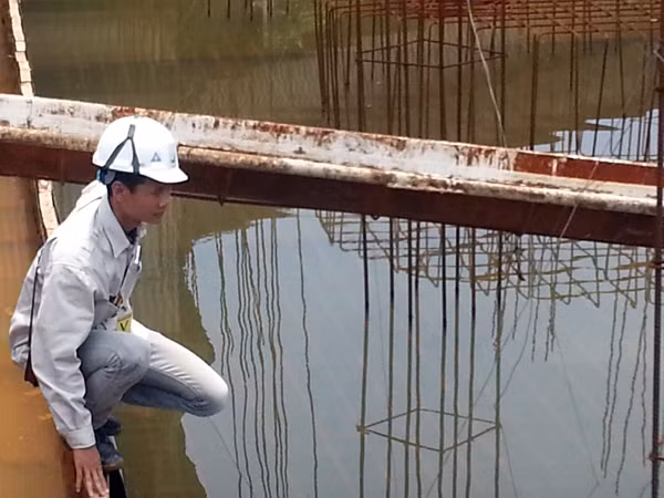 Sắt thép hoen gỉ vì phơi nắng mưa