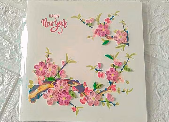 Những bức tranh Tết độc đáo, bắt mắt được tạo ra từ đôi bàn tay khéo léo của chị Láng đang được nhiều người đặt hàng làm quà tặng cho người thân, bạn bè trong dịp Tết Nguyên đán.