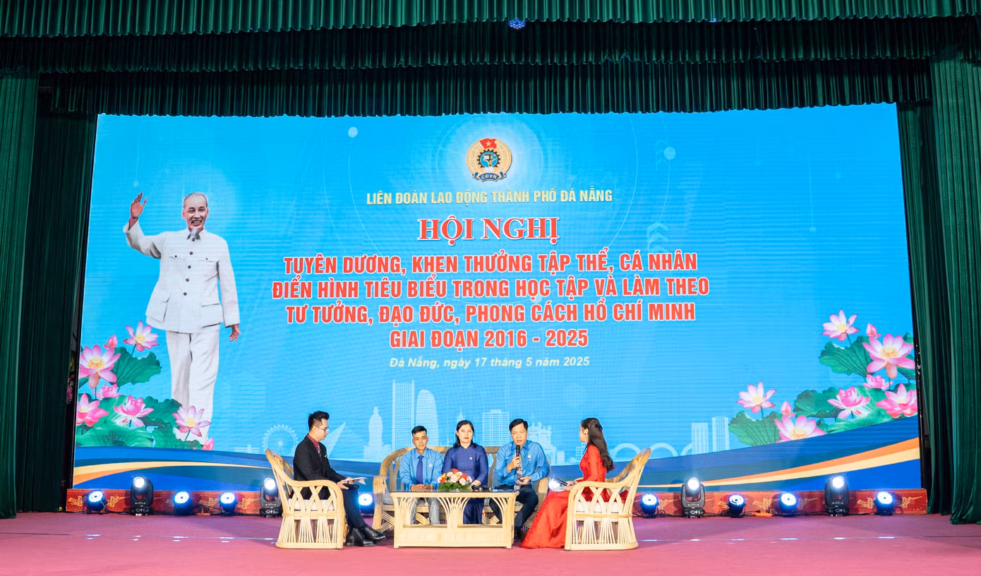 Hội nghị tuyên dương 135 điển hình tiên tiến trong học tập và làm theo lời bác. Hội nghị tuyên dương 135 điển hình tiên tiến trong học tập và làm theo lời bác.