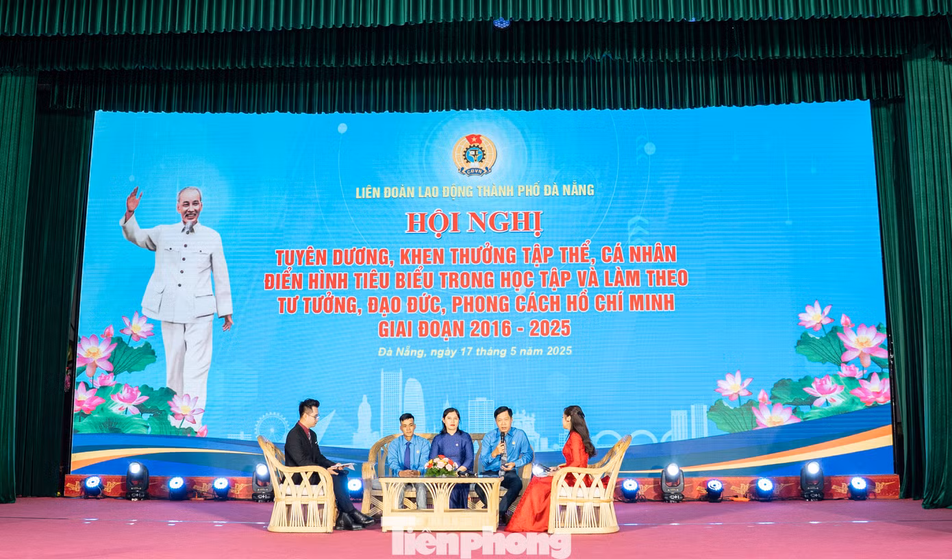 Hội nghị tuyên dương 135 điển hình tiên tiến trong học tập và làm theo lời bác.