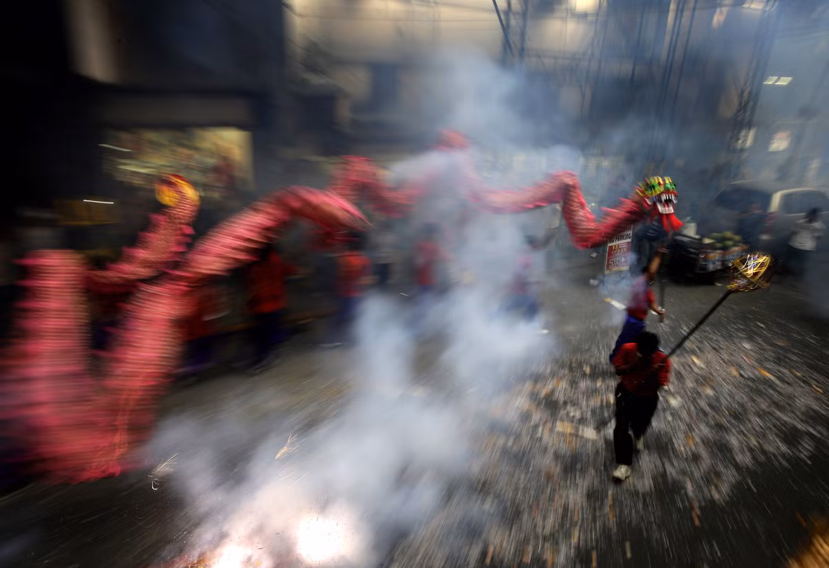 Những màn múa sư tử tại Binondo của thủ đô Manila, Philippines chào đón năm mới diễn ra trong chiều và tối ngày 9–2 . Những màn múa sư tử tại Binondo của thủ đô Manila, Philippines chào đón năm mới diễn ra trong chiều và tối ngày 9 2