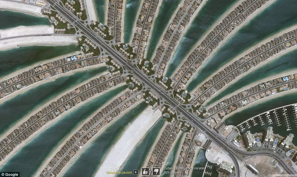 Đảo Palm ở Dubai qua hình ảnh vệ tinh.