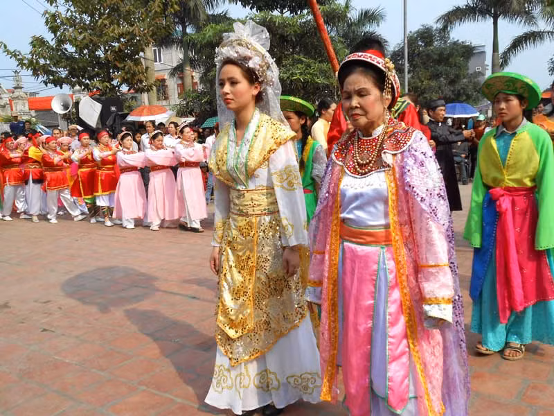 Đức Thánh bà vinh quy bái tổ