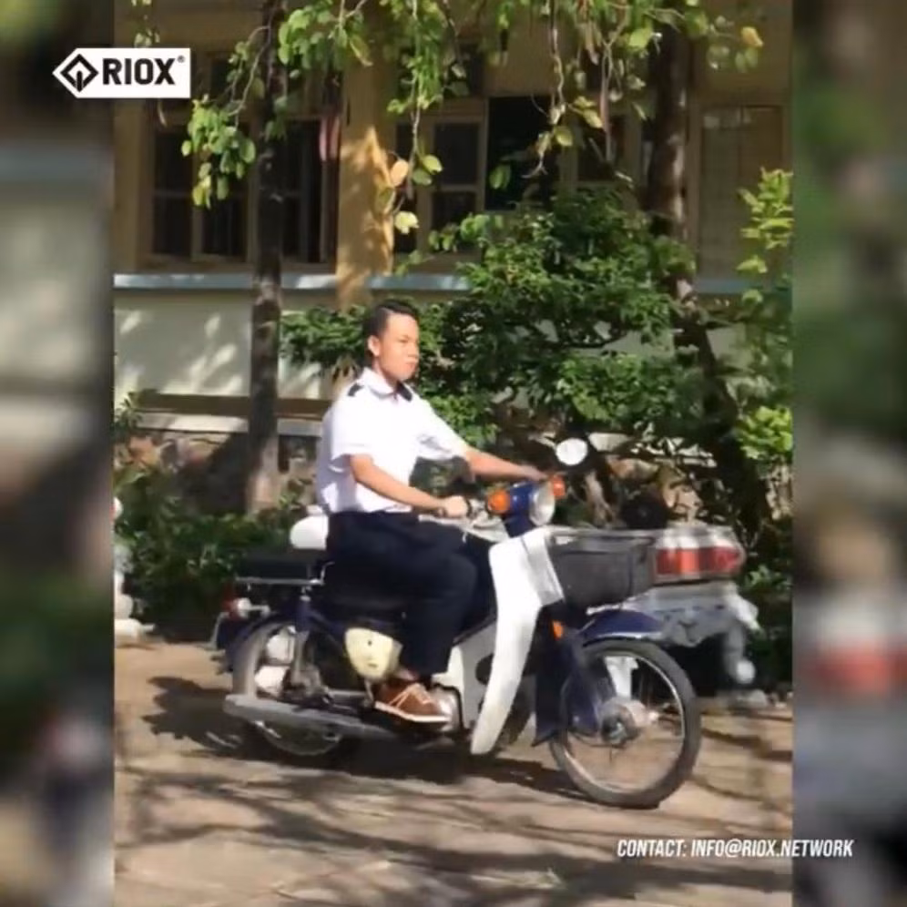 Dũng cùng chiếc “siêu xe” của mình đã chiếm được trái tim Hà Lan. Dũng cùng chiếc “siêu xe” của mình đã chiếm được trái tim Hà Lan.