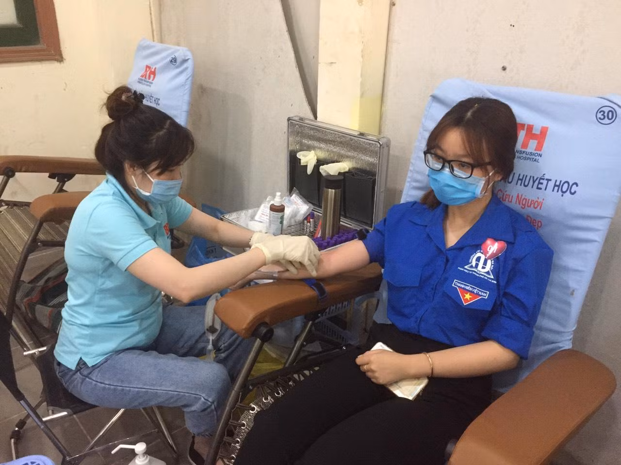 Giới trẻ tham gia tình nguyện hiến máu tại Bệnh viện Truyền máu huyết học TP. HCM.