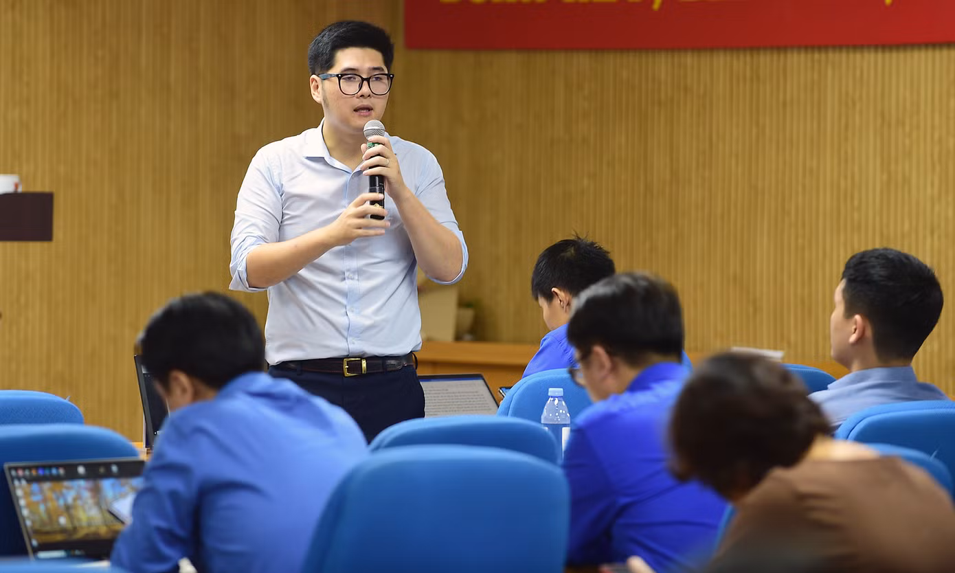 Anh Nguyễn Thành Công trao đổi tại chương trình. Ảnh: Xuân Tùng