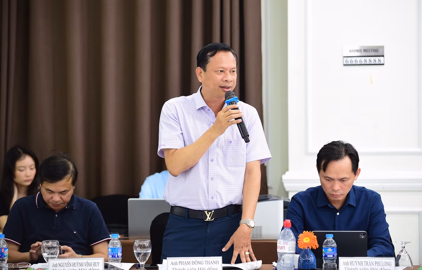 Thành viên hội đồng chung tuyển thảo luận tại hội nghị. Ảnh: Xuân Tùng Thành viên hội đồng chung tuyển thảo luận tại hội nghị. Ảnh: Xuân Tùng
