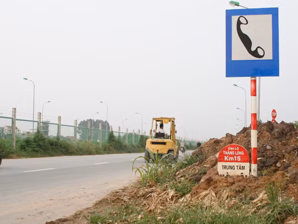 Cách Hà Nội 15 km