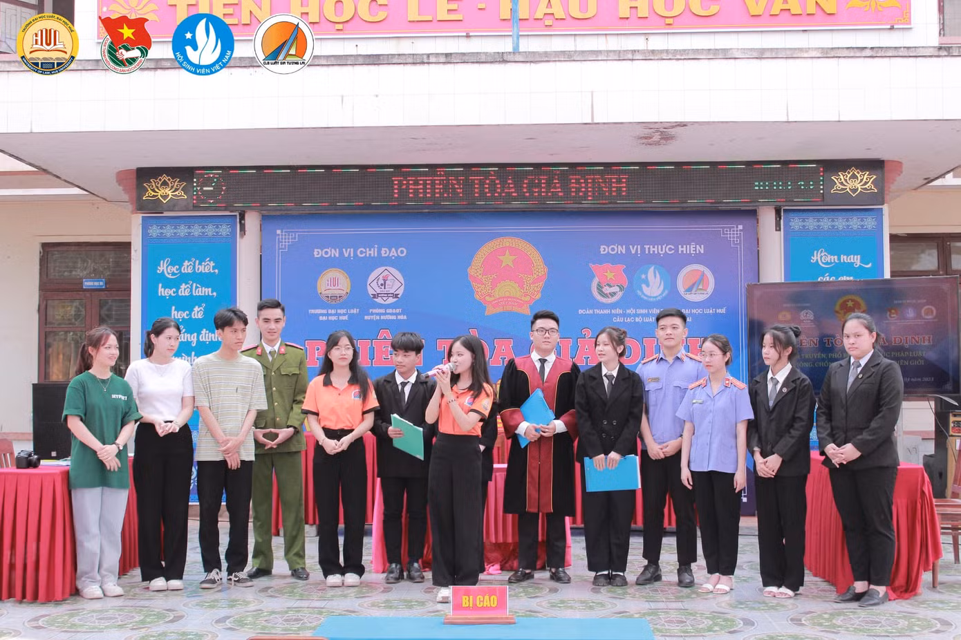 Tích cực tham gia các hoạt động tuyên truyền pháp luật ở các điểm trường tại Thừa Thiên Huế.