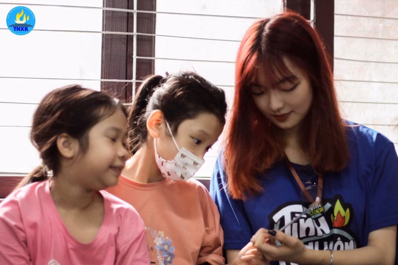 Nữ sinh tham gia vào nhiều hoạt động từ thiện và thiện nguyện. Nữ sinh tham gia vào nhiều hoạt động từ thiện và thiện nguyện.
