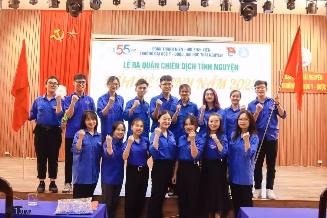 Minh Tú cùng các bạn sinh viên tại Lễ ra quân chiến dịch tình nguyện Hè 2023.