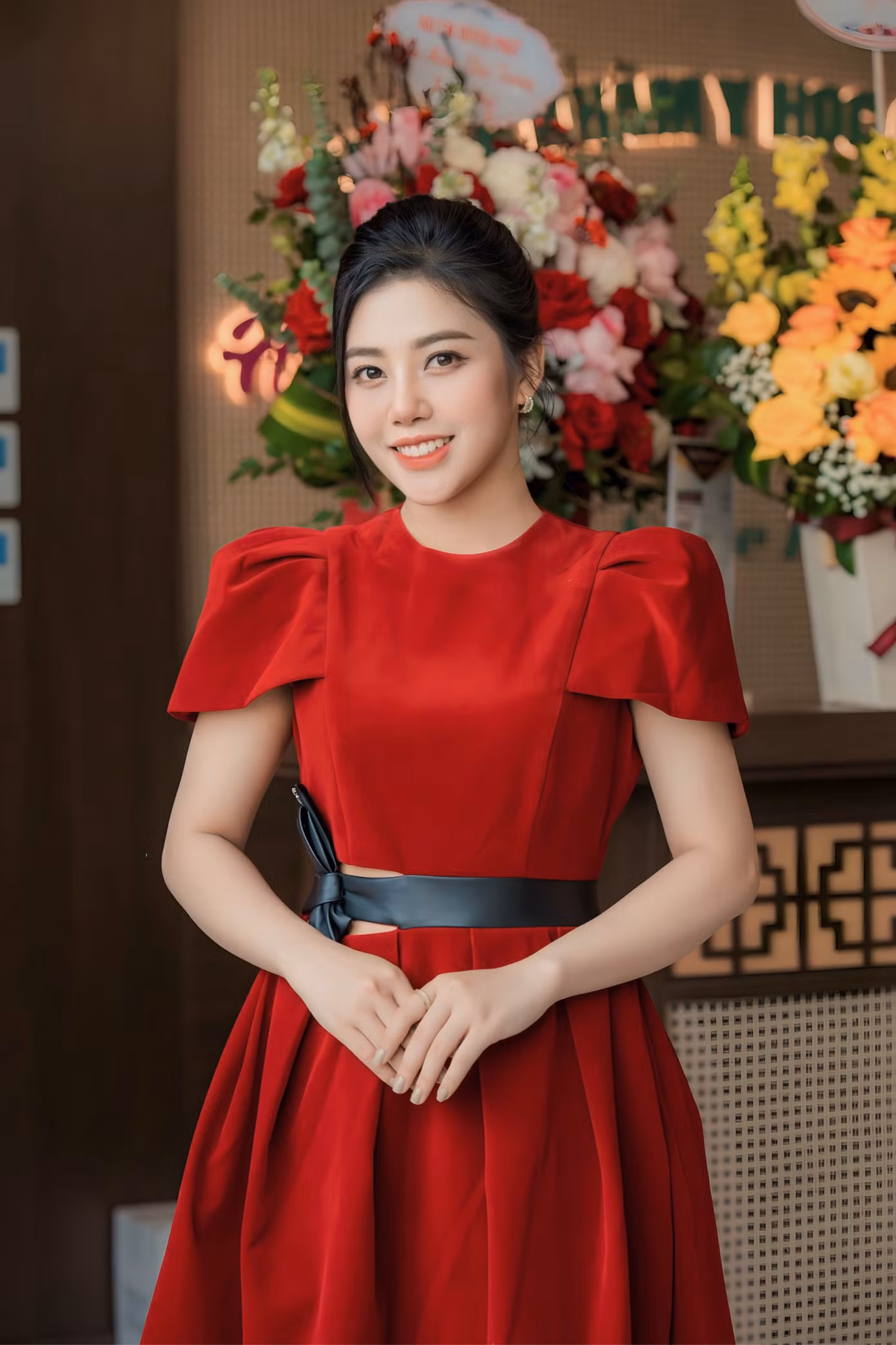 Là người trẻ với tinh thần khát khao cống hiến, cô nàng 9X luôn nỗ lực, duy trì phát huy lối sống cao đẹp để xây dựng xã hội văn minh, nhân ái.
