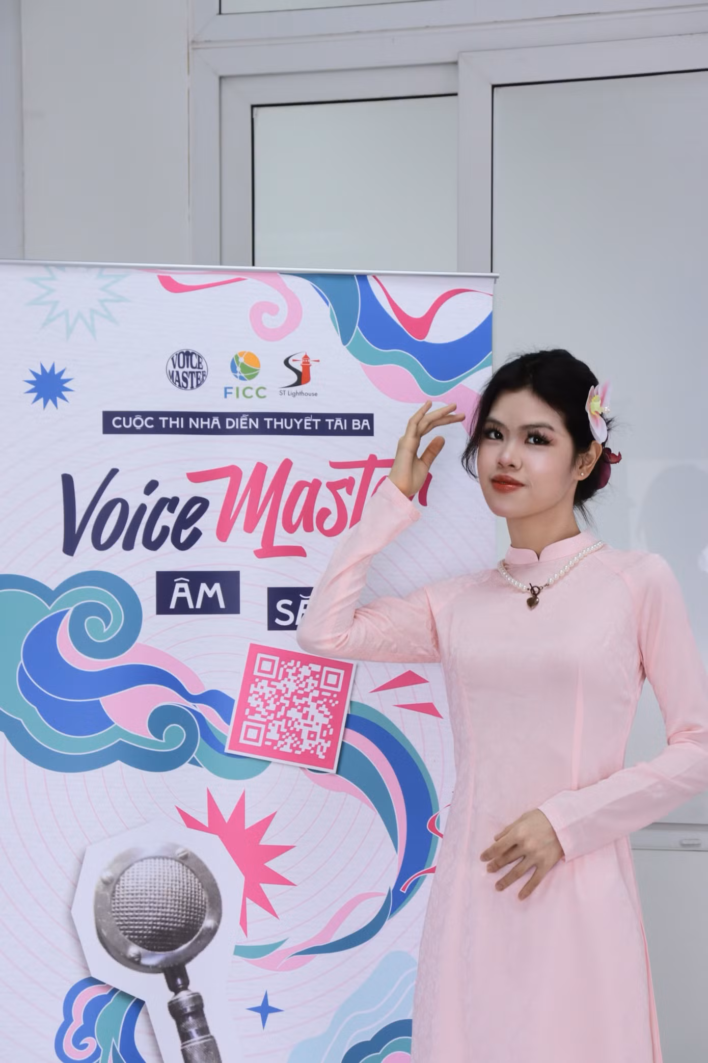 Quỳnh Hương tham gia cuộc thi Nhà diễn thuyết tài ba - Voice Master 2024. Quỳnh Hương tham gia cuộc thi Nhà diễn thuyết tài ba - Voice Master 2024.
