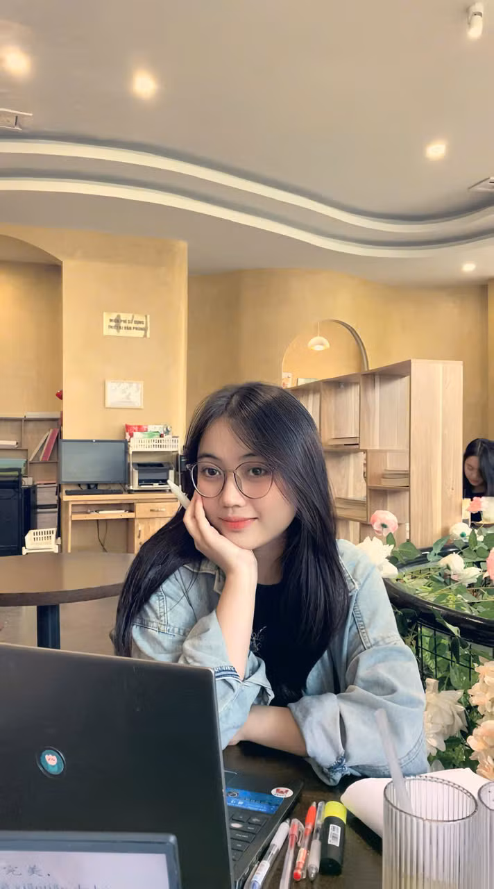 Thuỳ Linh và lời khuyên cho các bạn tân sinh viên. Thuỳ Linh và lời khuyên cho các bạn tân sinh viên.