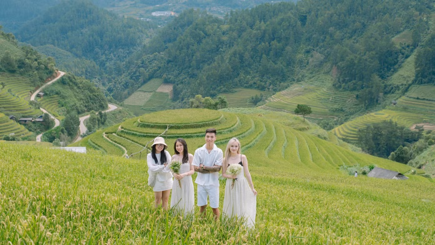 Đồi Mâm Xôi thuộc bản Hán Xung, xã La Pán Tẩn, cách trung tâm huyện Mù Cang Chải khoảng 8km, là điểm du lịch nổi tiếng do Hợp tác xã du lịch Đồi Mâm Xôi quản lý. (Ảnh: Trang Du Hí)