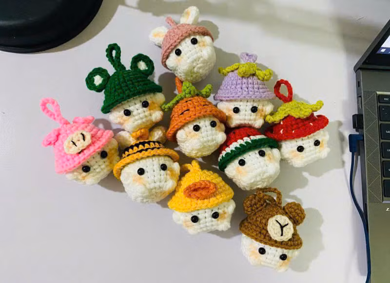 Công việc móc len mang lại cho Thùy một khoản thu nhập khá để đóng học phí và phụ giúp gia đình. Công việc móc len mang lại cho Thùy một khoản thu nhập khá để đóng học phí và phụ giúp gia đình.