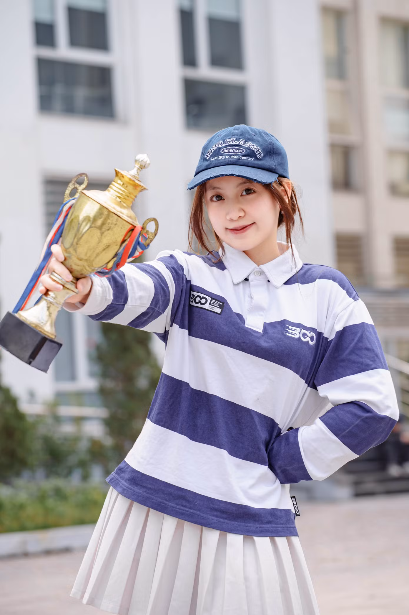 Với Huệ Minh, tuổi trẻ là quãng thời gian để thử và sai, vì vậy, hãy cống hiến hết mình.