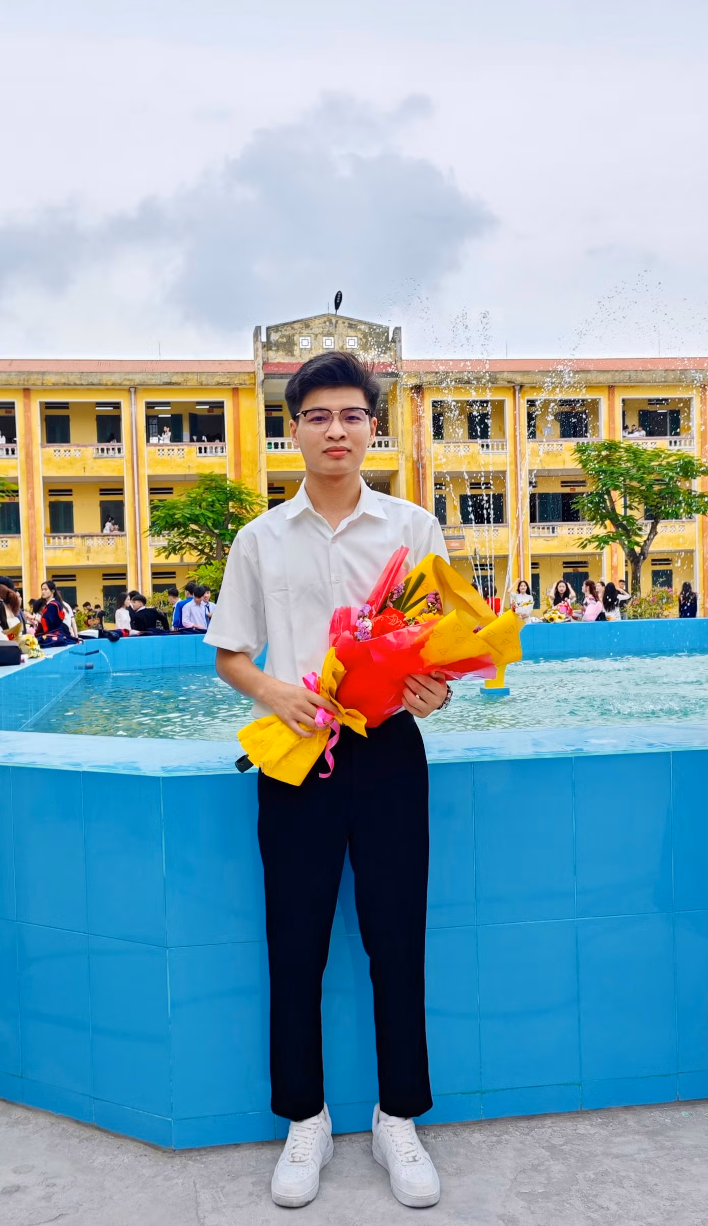 Anh chàng thổ lộ, mỗi thử thách là bài học quý giá, giúp tôi rèn luyện ý chí. Anh chàng thổ lộ, mỗi thử thách là bài học quý giá, giúp tôi rèn luyện ý chí.