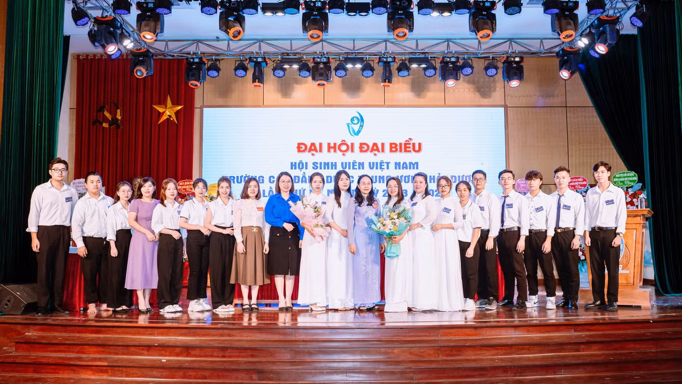 Hương Giang tham dự Đại hội đại biểu Hội Sinh viên Việt Nam Trường Cao đẳng Dược Trung ương Hải Dương và là Ủy viên Ban Chấp hành khóa IV nhiệm kỳ 2023 - 2028.