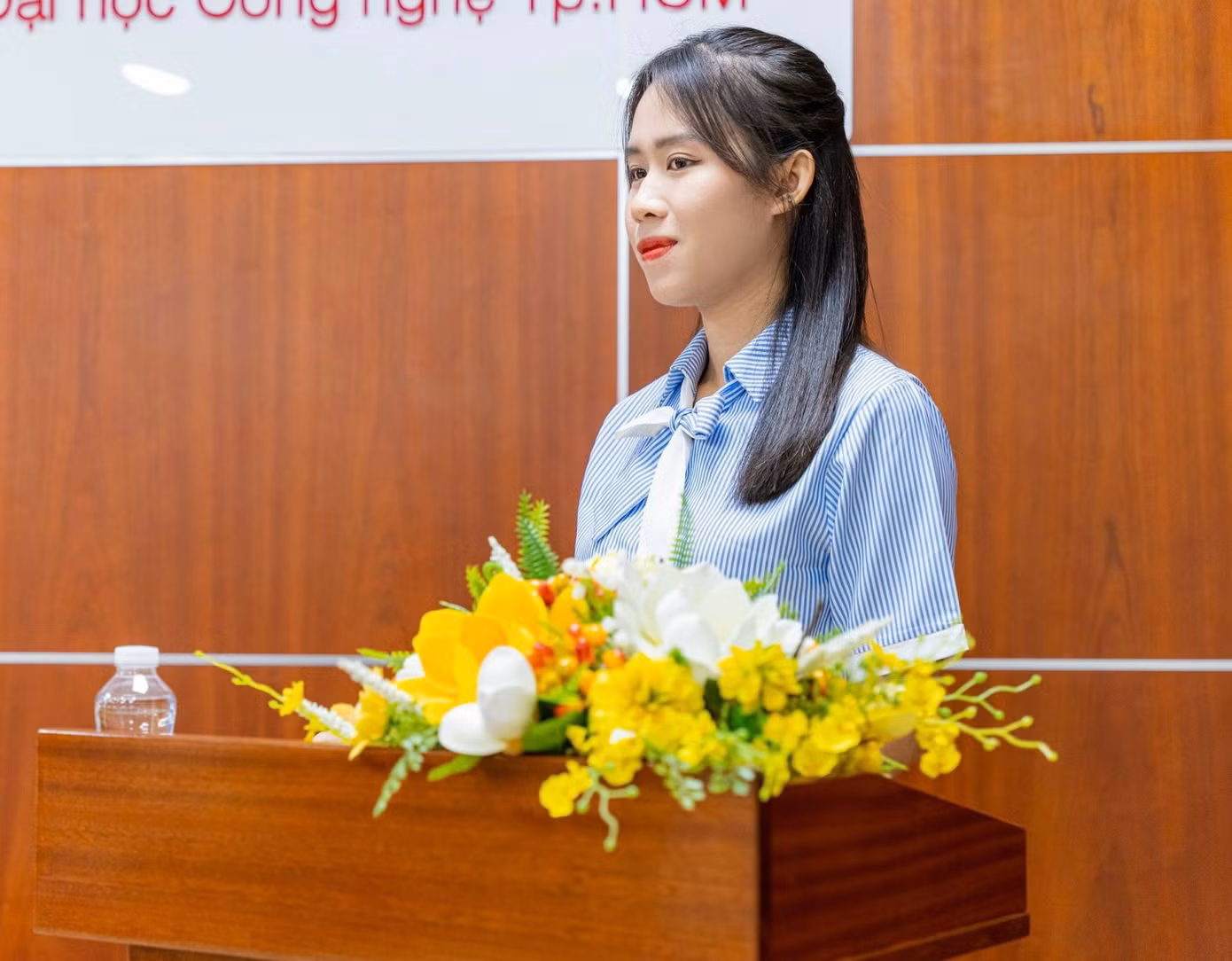 Phương Thảo tự tin hơn trước đám đông, trở nên năng động và sáng tạo khi trở thành MC tại các sự kiện, chương trình của khoa, trường. Phương Thảo tự tin hơn trước đám đông, trở nên năng động và sáng tạo khi trở thành MC tại các sự kiện, chương trình của khoa, trường.