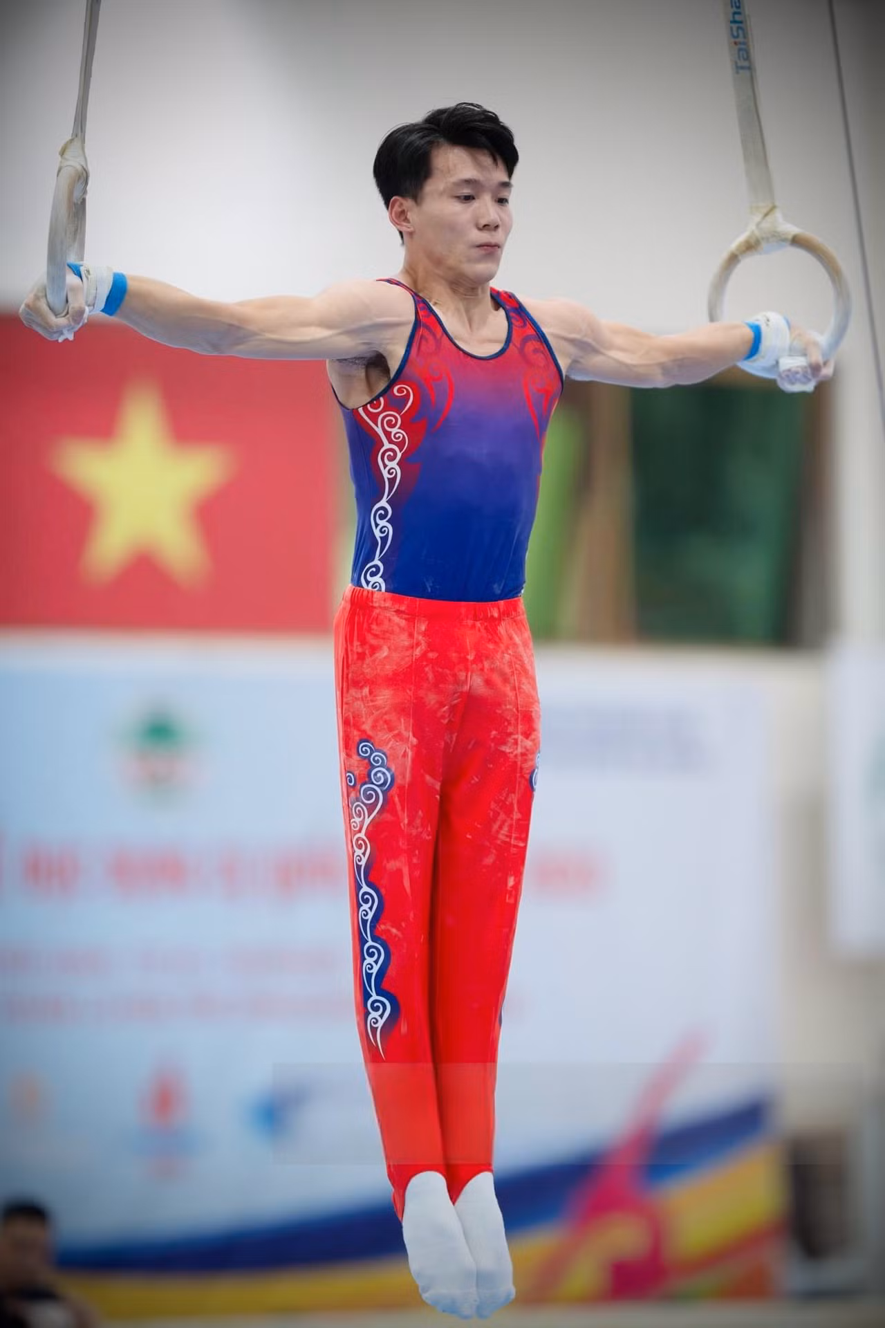 Vĩ Lương dành hầu hết thời gian luyện tập cho giải đấu quốc tế quan trọng.