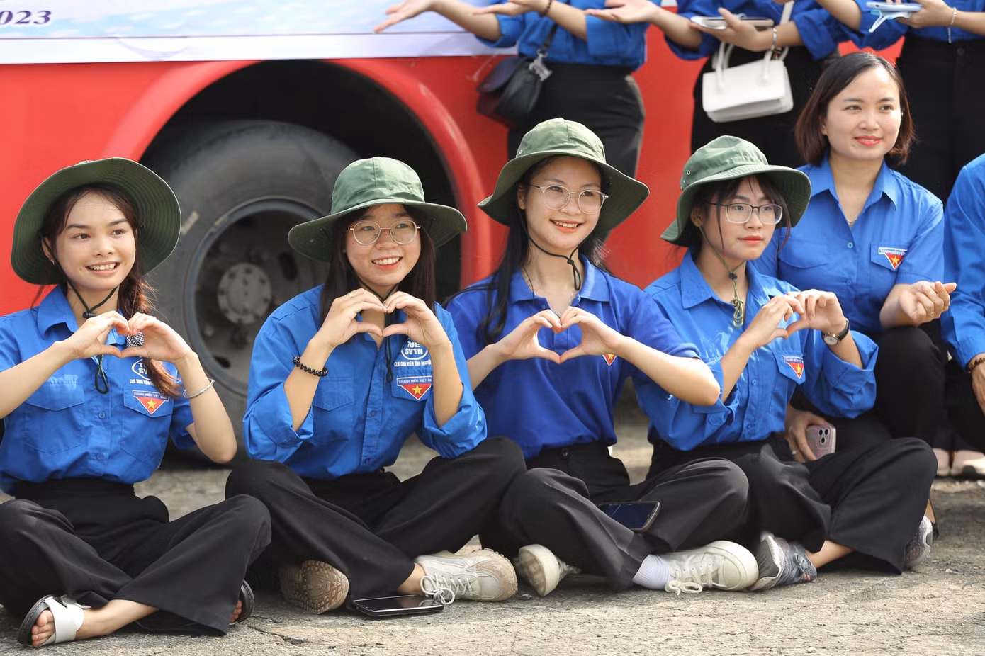 Lan Anh cùng các bạn sinh viên tham gia chuyến tình nguyện Mùa hè Xanh 2023 tại xã Phúc Chu, huyện Định Hóa, tỉnh Thái Nguyên.
