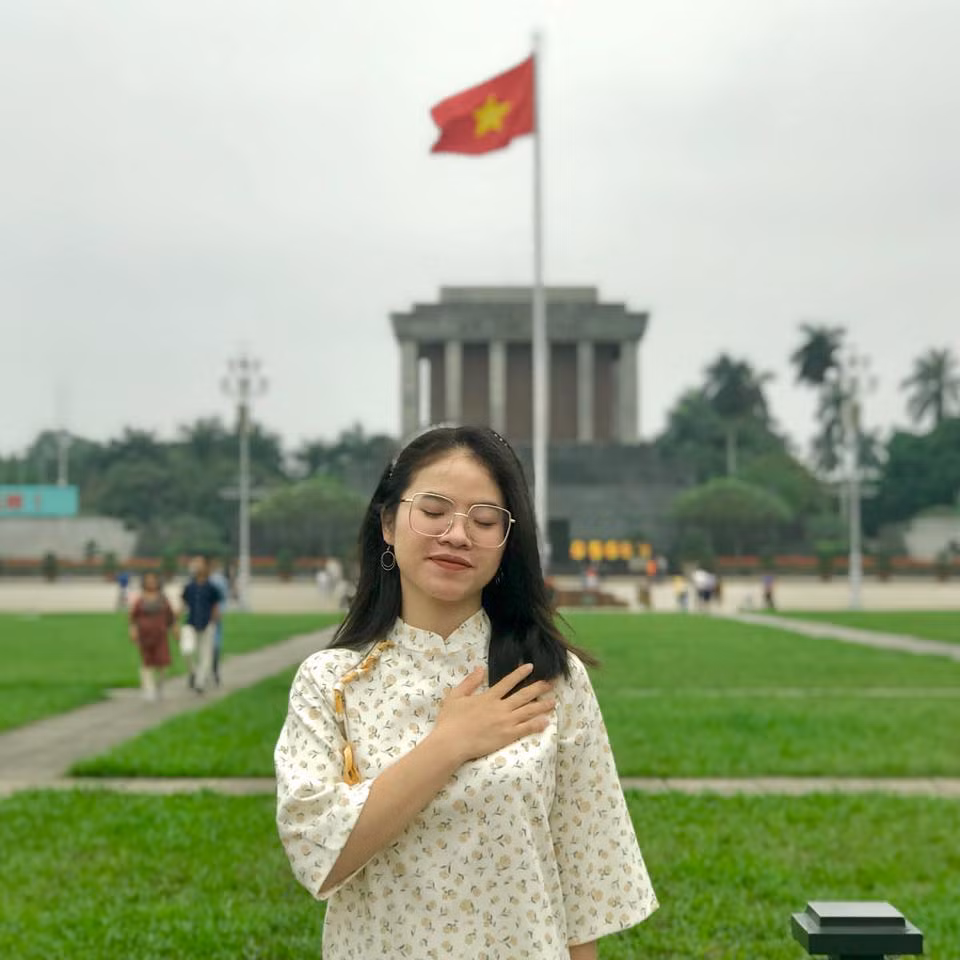 Đứng tại Quảng trường Ba Đình (Hà Nội) mang đến cho Chi cảm xúc tự hào, đầy kiêu hãnh về Việt Nam tươi đẹp hôm nay. (Ảnh: NVCC)