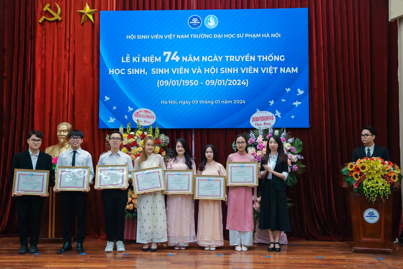 Đậu Xuân Đang (người thứ 2 từ trái qua) 2 năm liền Đạt danh hiệu Sinh viên 5 Tốt cấp trường tiêu biểu. Đậu Xuân Đang (người thứ 2 từ trái qua) 2 năm liền Đạt danh hiệu Sinh viên 5 Tốt cấp trường tiêu biểu.