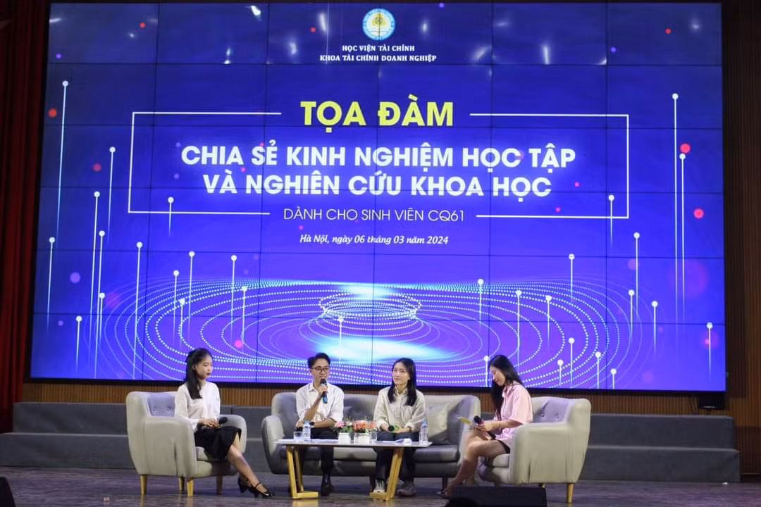 Tuấn Dũng là diễn giả tại Tọa đàm "Chia sẻ kinh nghiệm học tập và nghiên cứu khoa học".