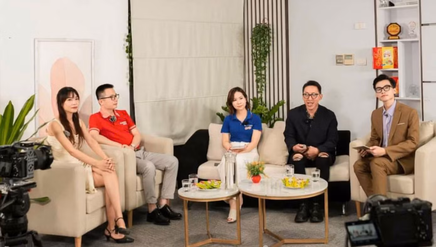 Nam Khánh đảm nhận vai trò MC cho Take One - cuộc thi Sản xuất Video Quảng cáo.