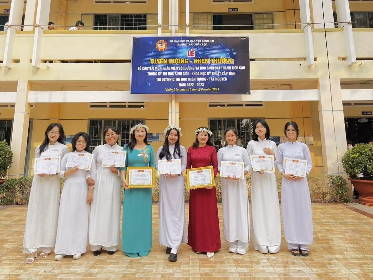 Anh Thư không quên gửi lời cảm ơn tới những người đã sát cánh bên mình.