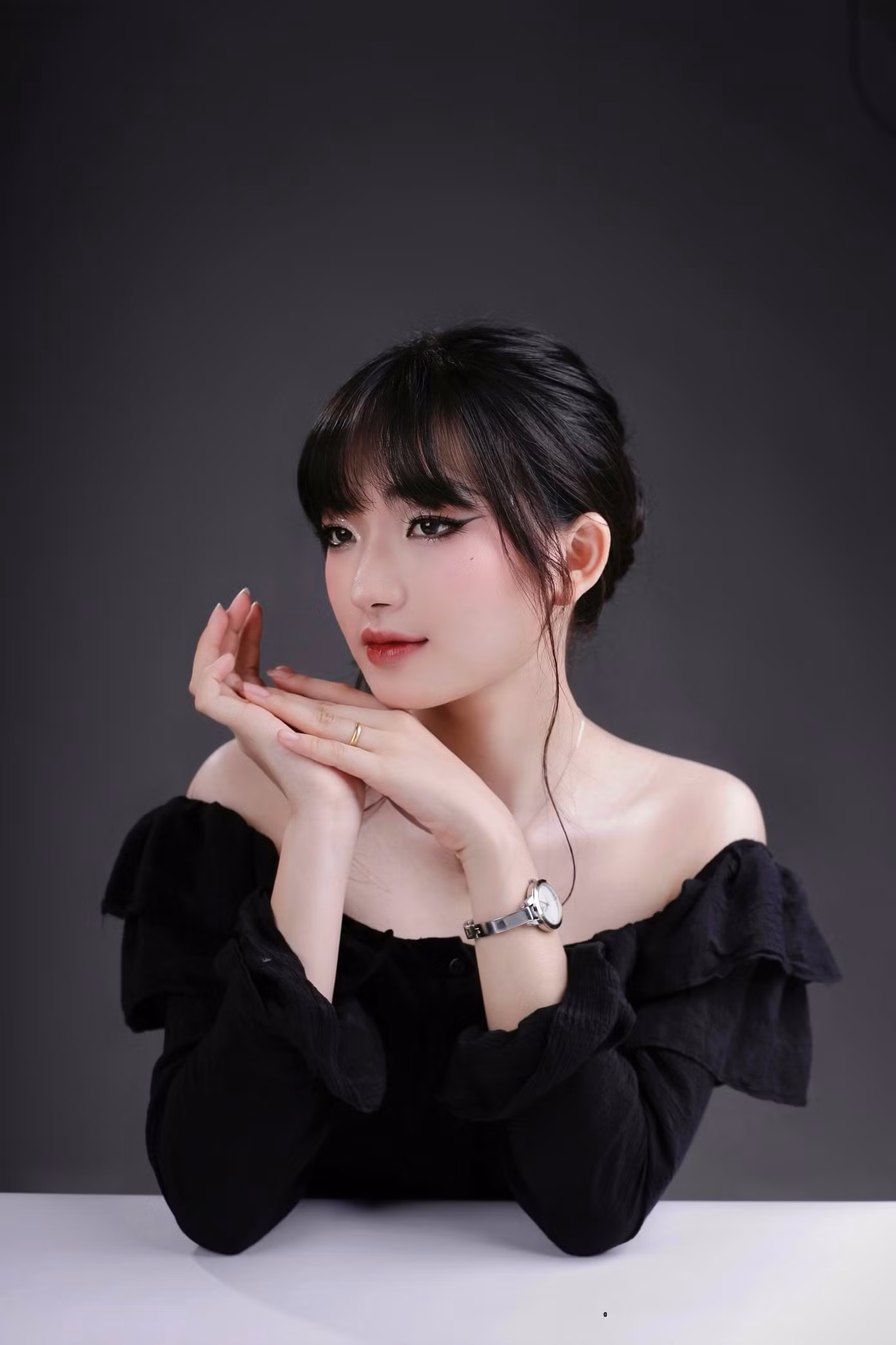 Nữ sinh luôn cố gắng để trở thành phiên bản tốt nhất của bản thân. Nữ sinh luôn cố gắng để trở thành phiên bản tốt nhất của bản thân.