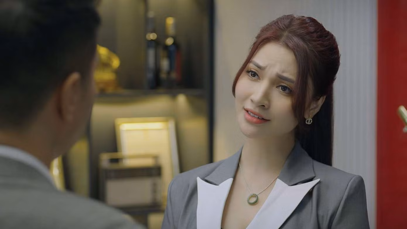 Bích Thuỷ trong vai Yên – mẫu phụ nữ hiện đại, thực tế, có tư tưởng phân tầng cao thấp với mọi người xung quanh. Bích Thuỷ trong vai Yên – mẫu phụ nữ hiện đại, thực tế, có tư tưởng phân tầng cao thấp với mọi người xung quanh.