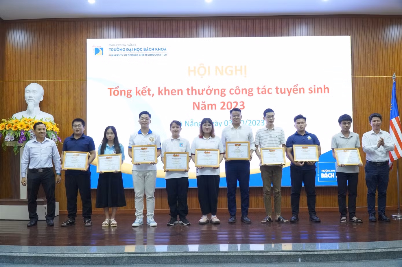 Xuân Mạnh được tặng giấy khen của Hiệu trưởng trường Đại học Bách khoa - Đại học Đà Nẵng về thành tích xuất sắc trong công tác Tuyển sinh trình độ Đại học hệ Chính quy năm 2023. Xuân Mạnh được tặng giấy khen của Hiệu trưởng trường Đại học Bách khoa - Đại học Đà Nẵng về thành tích xuất sắc trong công tác Tuyển sinh trình độ Đại học hệ Chính quy năm 2023.