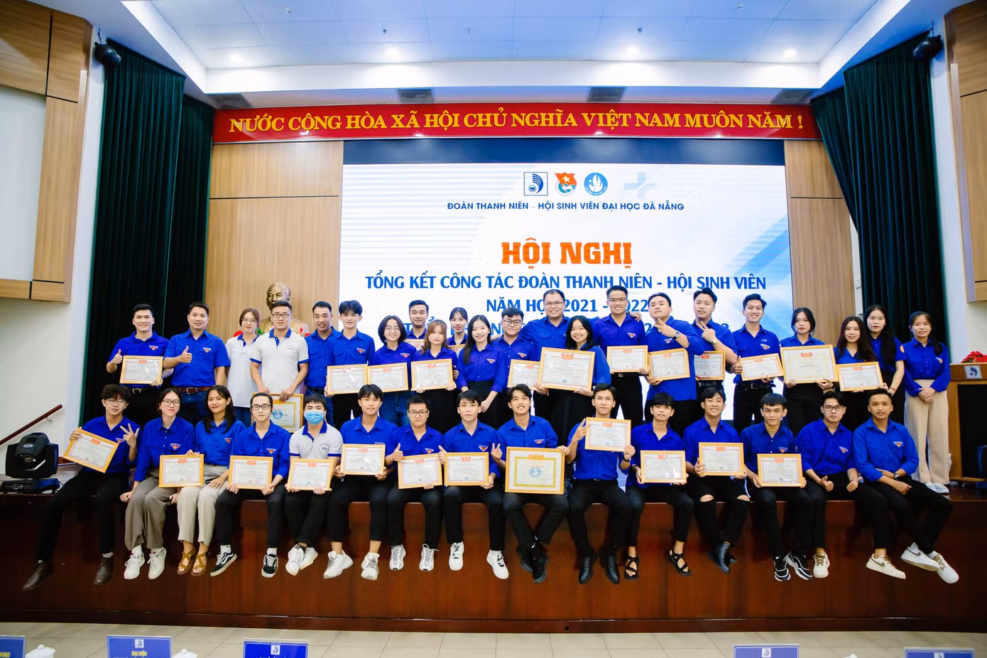 Xuân Mạnh được tặng giấy khen của Bí thư Đoàn Thanh niên Đại học Đà Nẵng về có thành tích xuất sắc trong công tác Đoàn và phong trào Thanh niên. Xuân Mạnh được tặng giấy khen của Bí thư Đoàn Thanh niên Đại học Đà Nẵng về có thành tích xuất sắc trong công tác Đoàn và phong trào Thanh niên.