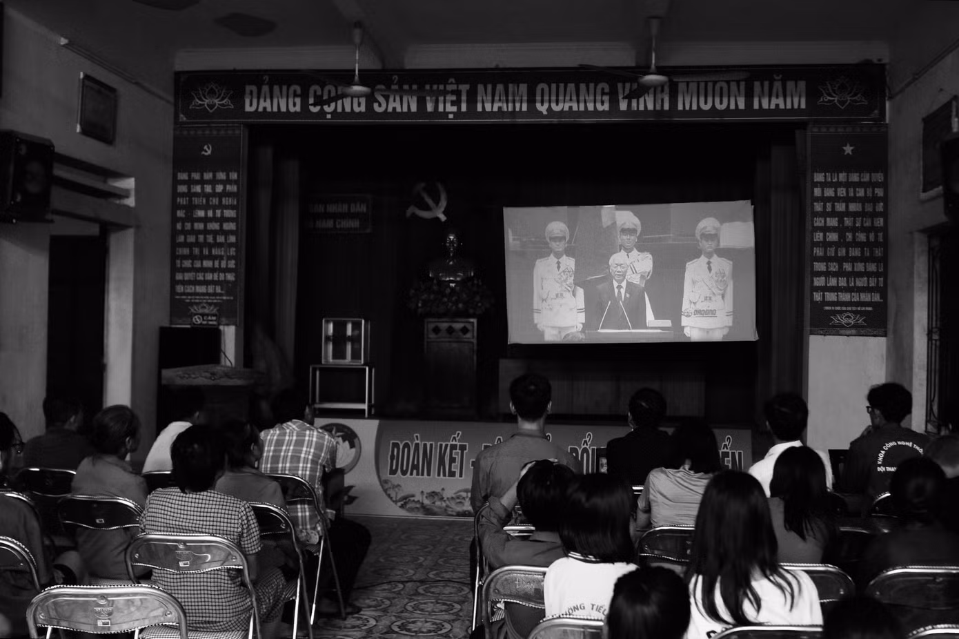 Lắng đọng cảm xúc những thước phim tư liệu về nhà lãnh đạo kiên trung, trí tuệ và mẫu mực của nhân dân.