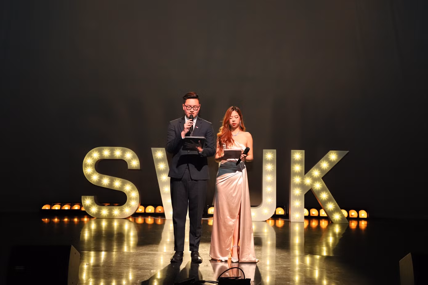 Nhân là MC tại sự kiện SVUK Talent Show 2023.
