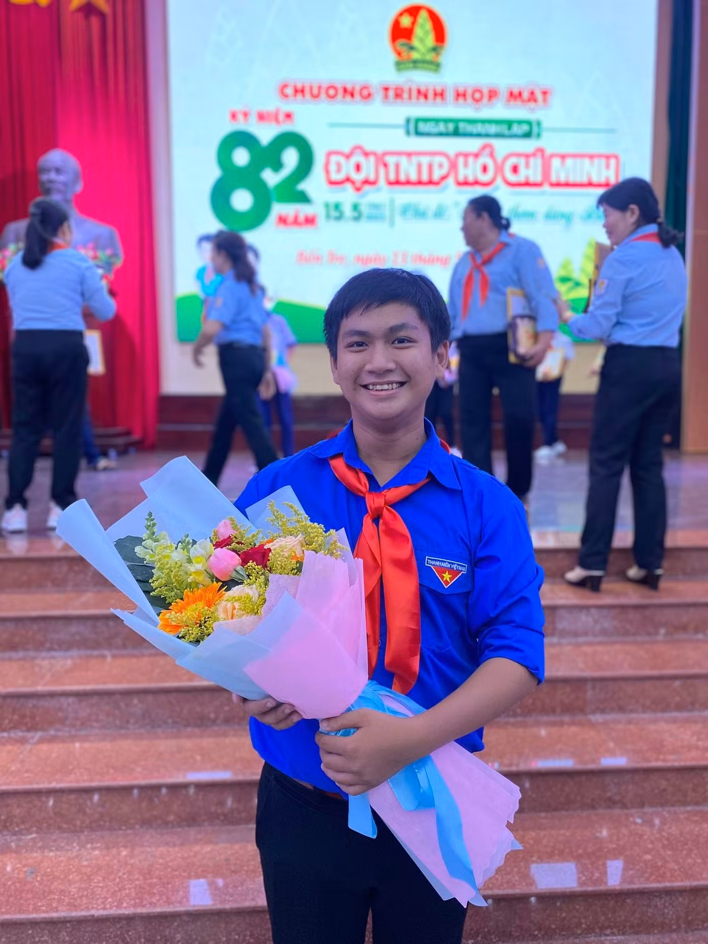 Huỳnh Văn Sỹ (sinh năm 2006) vừa tốt nghiệp trường THPT Nguyễn Đình Chiểu - Bến Tre. Huỳnh Văn Sỹ (sinh năm 2006) vừa tốt nghiệp trường THPT Nguyễn Đình Chiểu - Bến Tre.