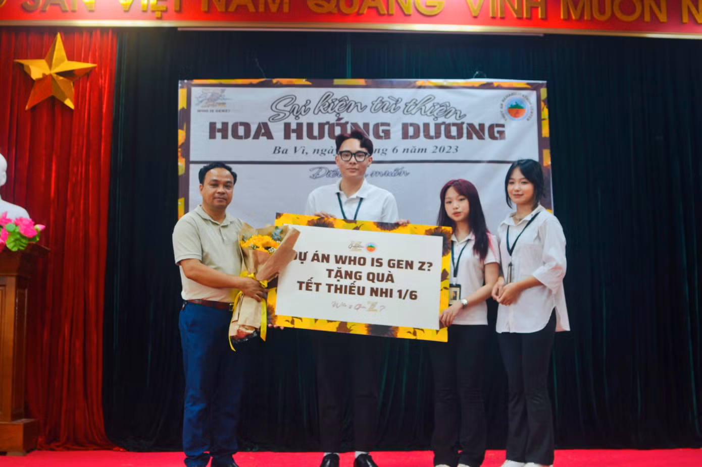 Dự án "Who is GenZ?" tổ chức hoạt động từ thiện tại trung tâm Thuỵ An (Ba Vì).