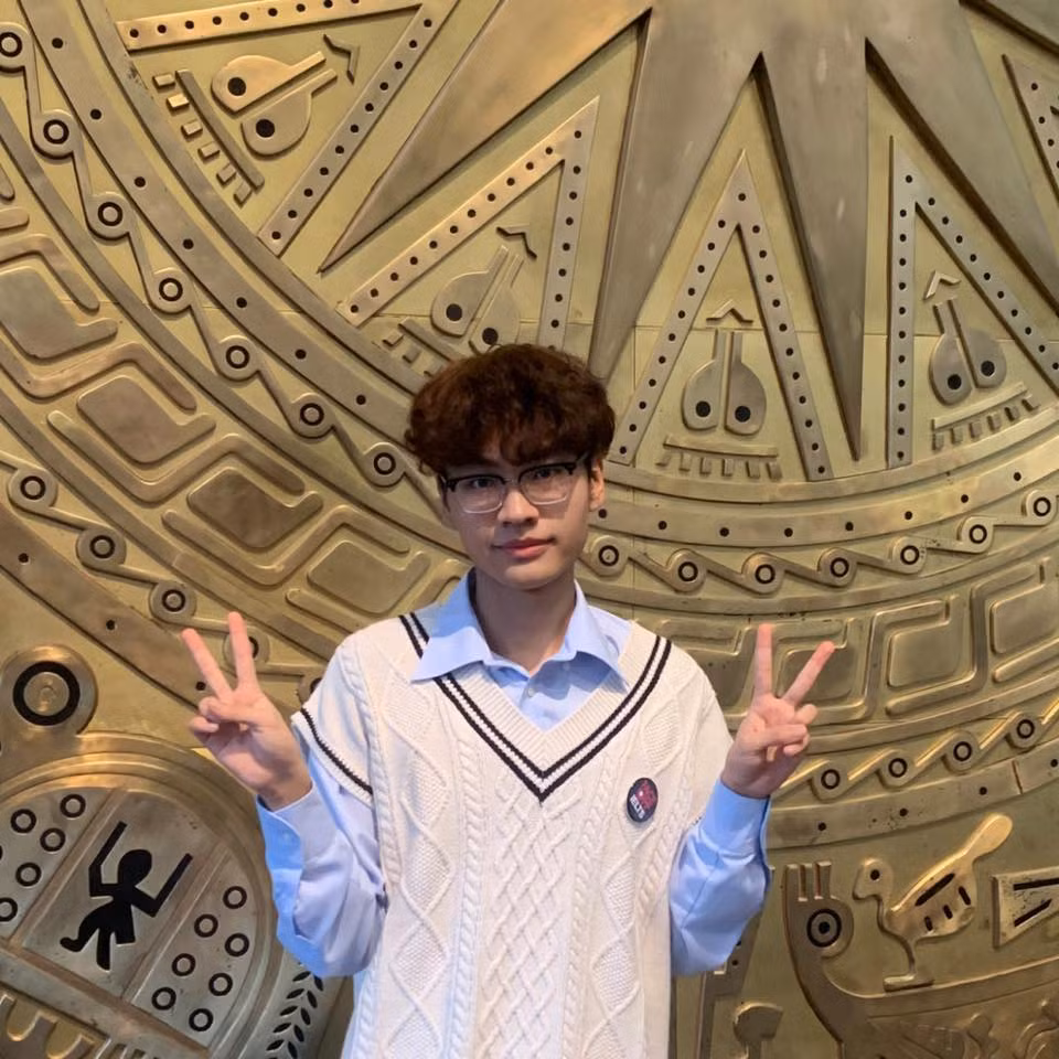 Thành Đạt là một Content Creator trên nền tảng Tiktok với hơn 11.000 followers, nội dung chủ yếu xoay quanh việc lan tỏa tinh thần học tiếng Anh.